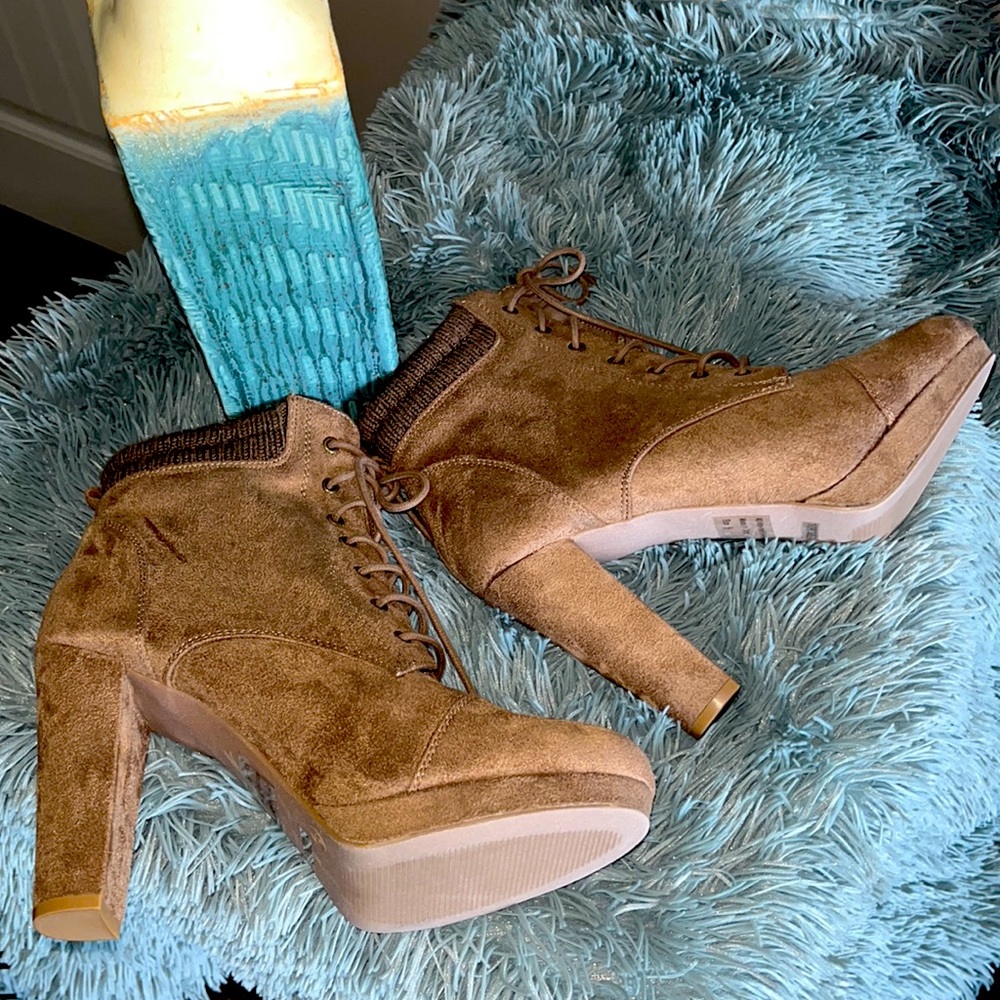 Women’s size 9 Charlotte Russe Brown Suede like boots